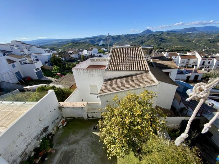 Image No.20-4 Bed Townhouse for sale