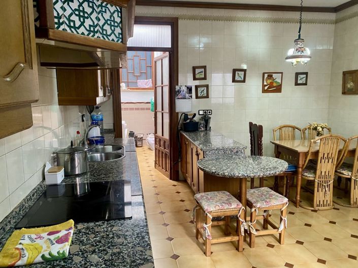 Image No.15-7 Bed Property for sale