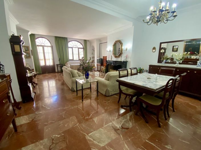 Image No.20-7 Bed Property for sale