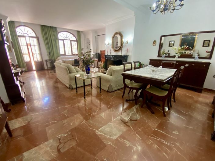 Image No.23-7 Bed Property for sale