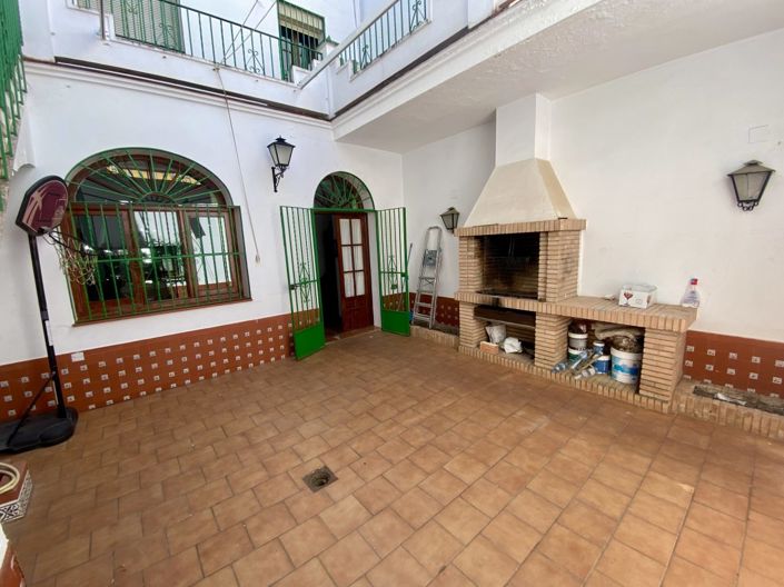 Image No.25-7 Bed Property for sale