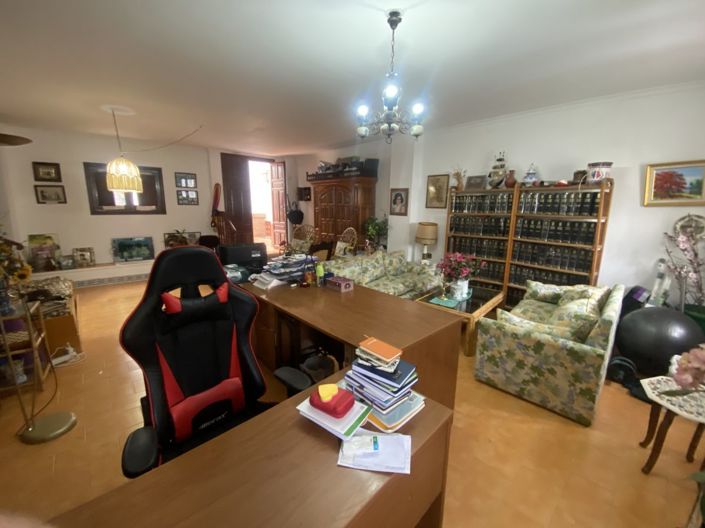 Image No.27-7 Bed Property for sale