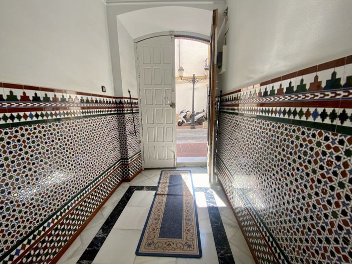 Image No.4-7 Bed Property for sale