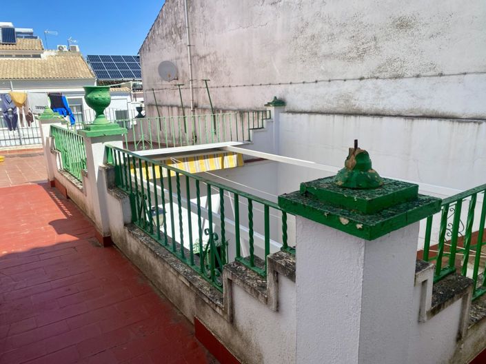 Image No.32-7 Bed Property for sale