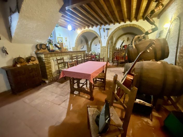 Image No.35-7 Bed Property for sale