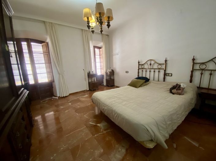 Image No.42-7 Bed Property for sale