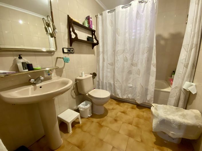 Image No.45-7 Bed Property for sale