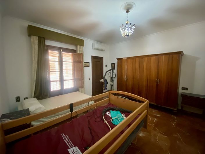 Image No.47-7 Bed Property for sale