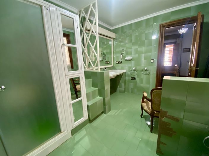 Image No.48-7 Bed Property for sale