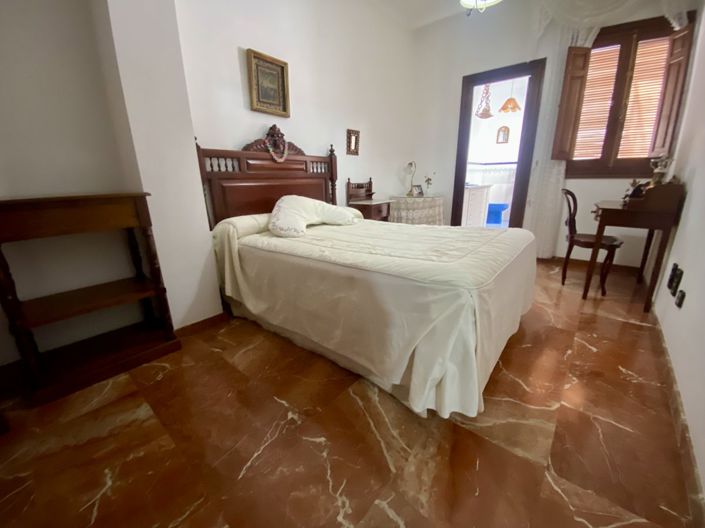 Image No.51-7 Bed Property for sale