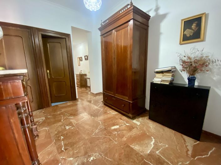 Image No.55-7 Bed Property for sale