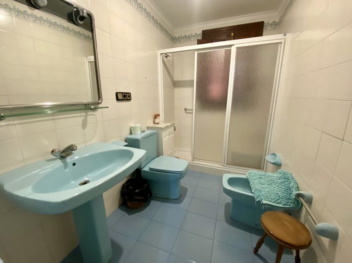 Image No.61-7 Bed Property for sale