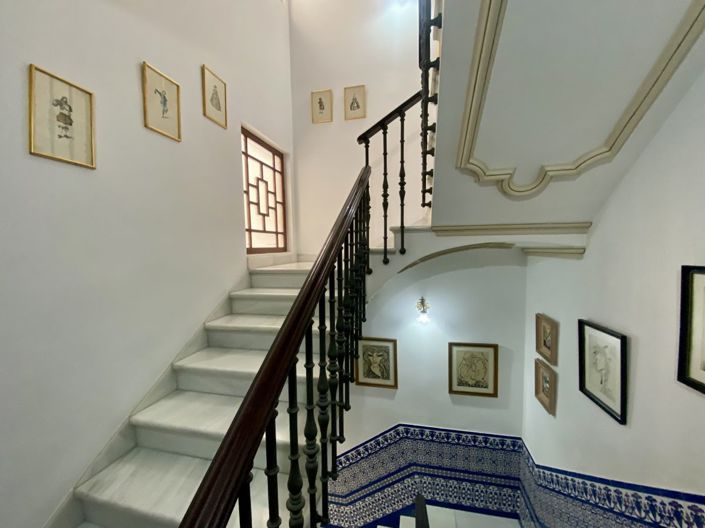 Image No.64-7 Bed Property for sale