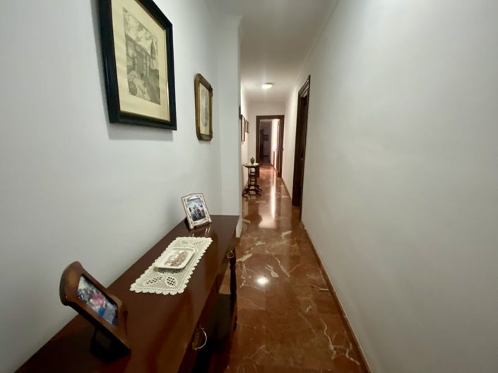 Image No.68-7 Bed Property for sale