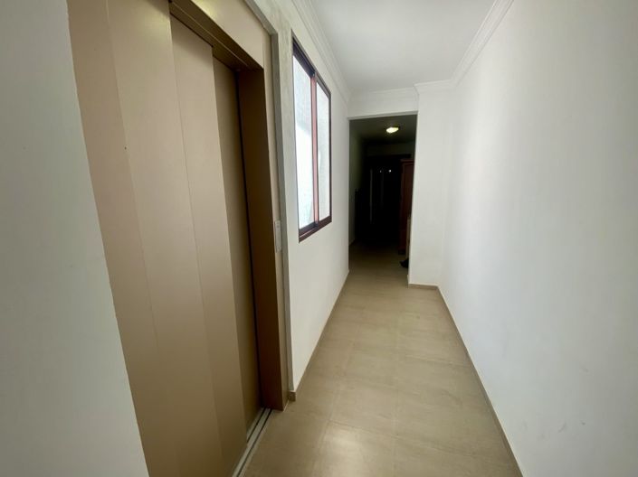 Image No.71-7 Bed Property for sale