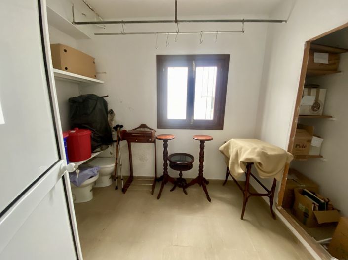 Image No.74-7 Bed Property for sale