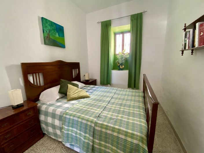 Image No.12-4 Bed Townhouse for sale