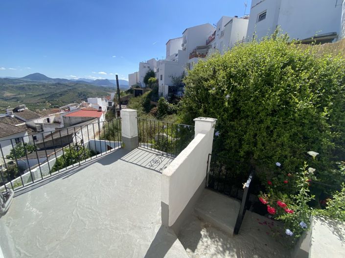 Image No.24-4 Bed Townhouse for sale