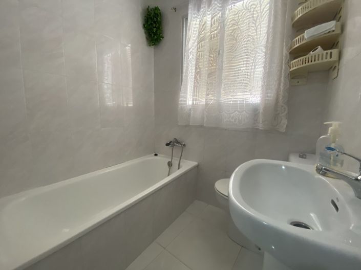 Image No.12-2 Bed Townhouse for sale