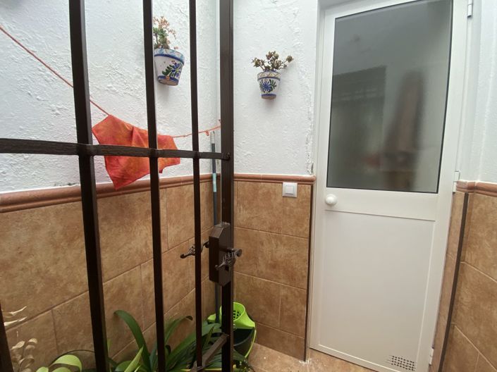 Image No.9-2 Bed Townhouse for sale