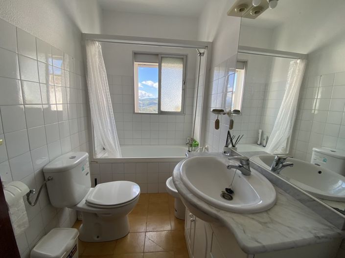 Image No.9-2 Bed Townhouse for sale