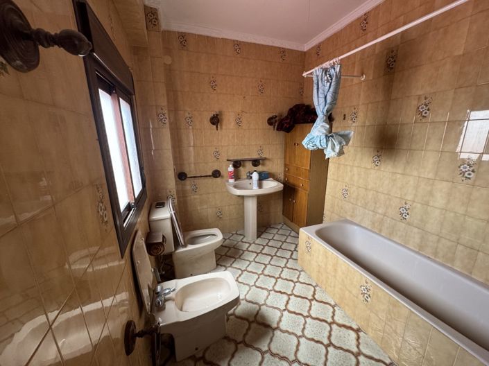 Image No.14-5 Bed Townhouse for sale