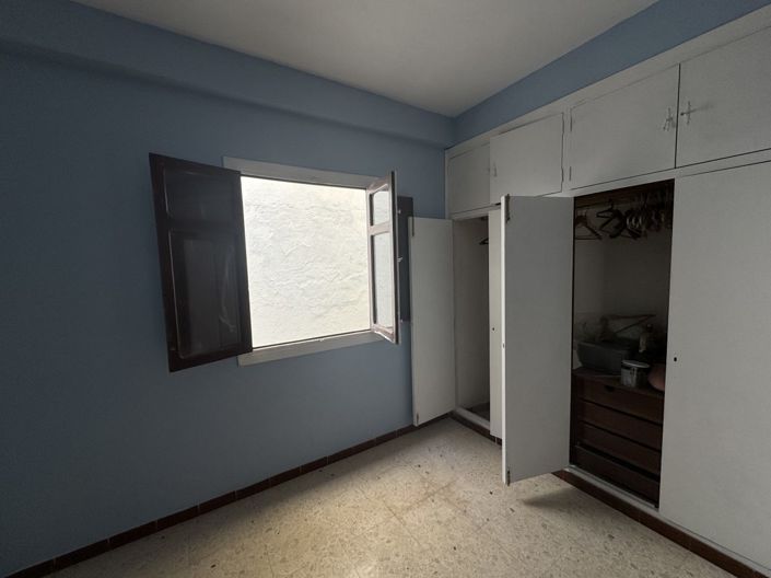 Image No.16-5 Bed Townhouse for sale