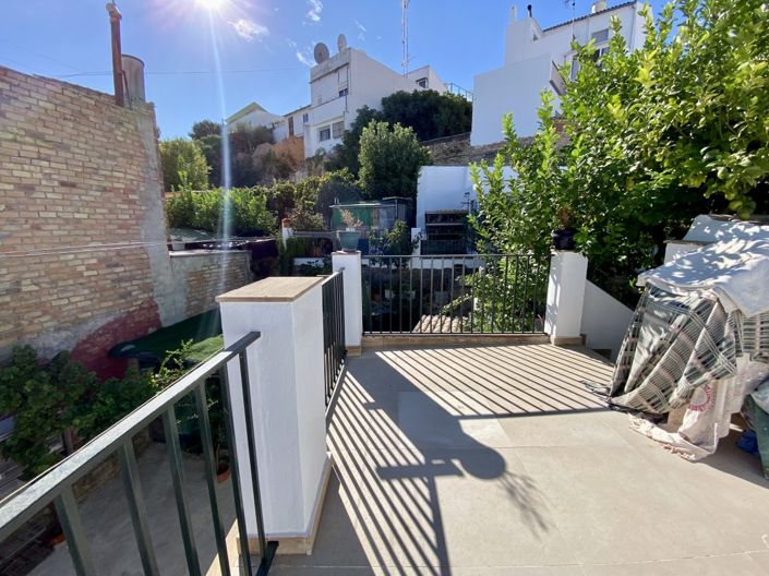 Image No.50-2 Bed Townhouse for sale