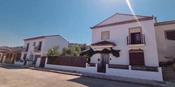 Image No.1-4 Bed Townhouse for sale
