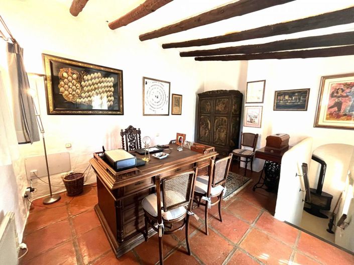 Image No.20-10 Bed Vineyard for sale