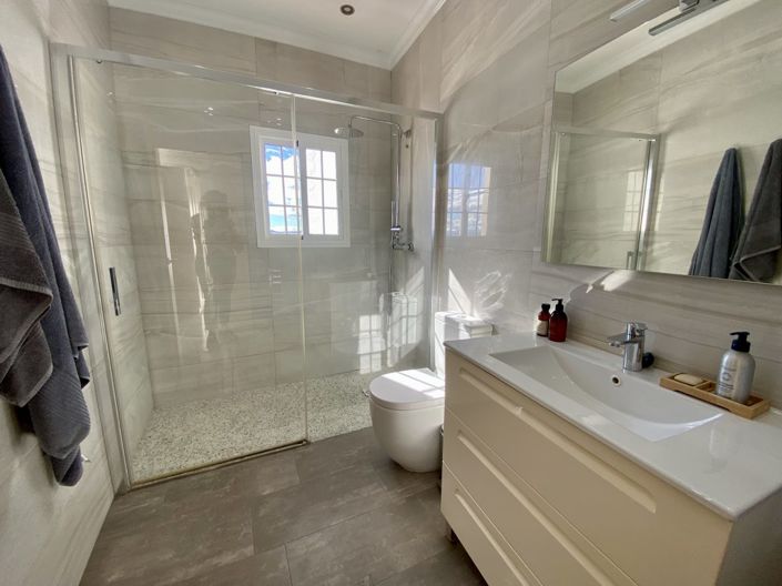 Image No.27-4 Bed Townhouse for sale