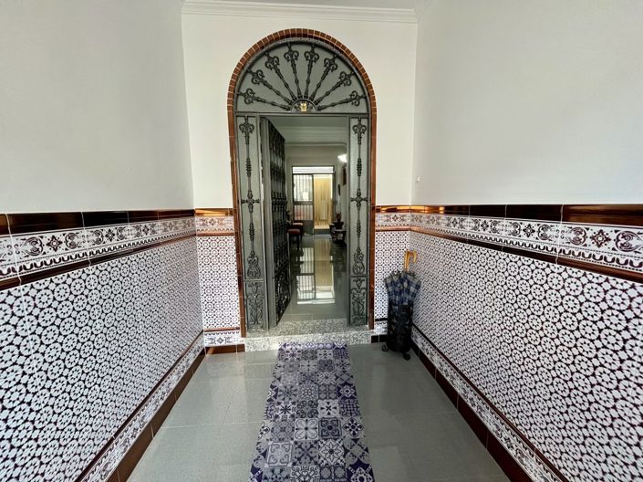 Image No.2-5 Bed Property for sale