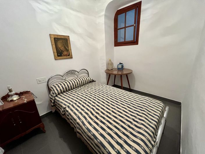 Image No.23-5 Bed Property for sale