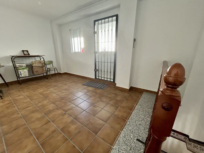 Image No.28-5 Bed Property for sale