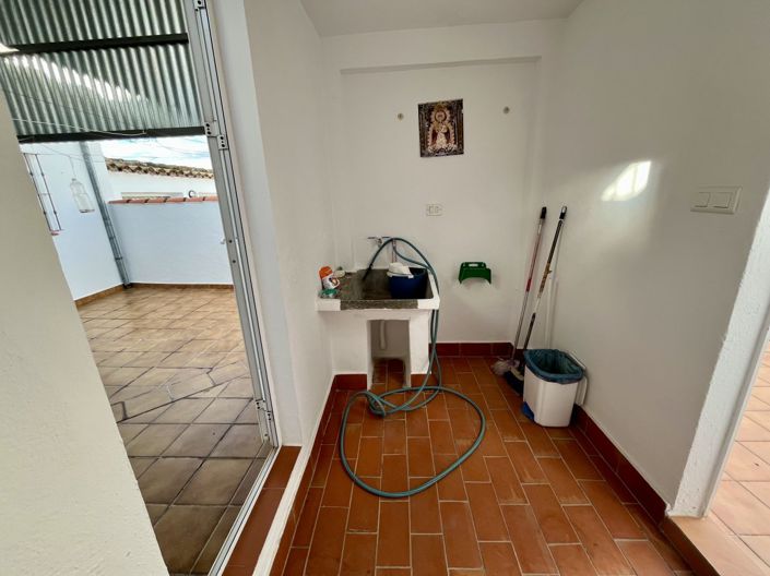 Image No.30-5 Bed Property for sale