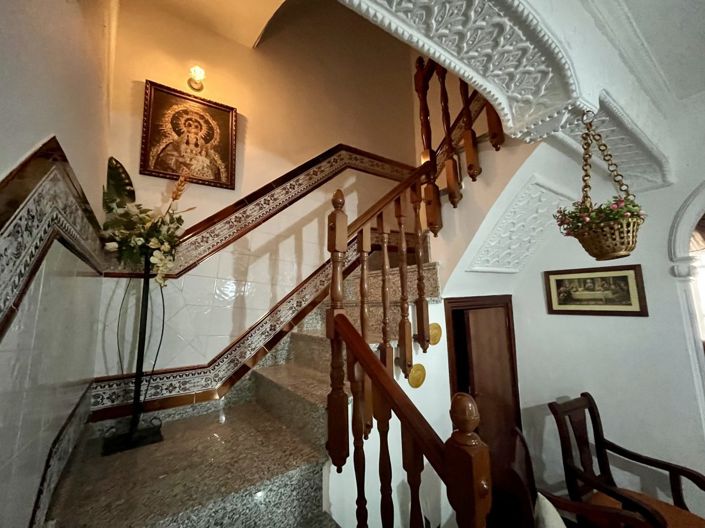 Image No.6-5 Bed Property for sale