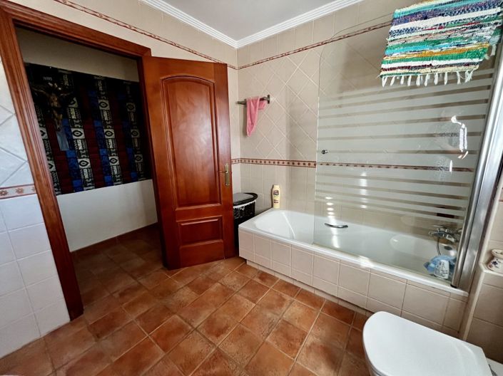 Image No.19-3 Bed Chalet for sale