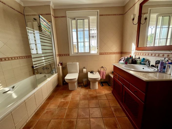 Image No.18-3 Bed Chalet for sale