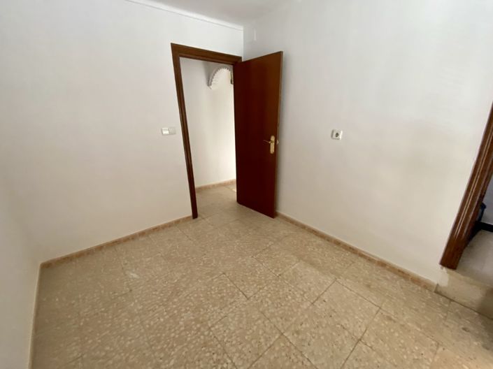 Image No.12-2 Bed Townhouse for sale