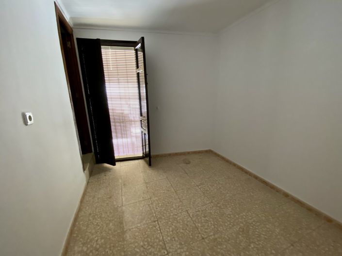 Image No.13-2 Bed Townhouse for sale