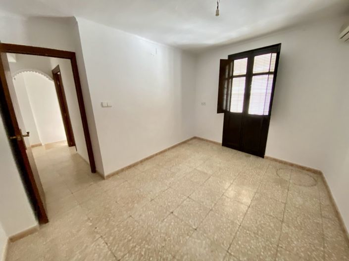 Image No.15-2 Bed Townhouse for sale