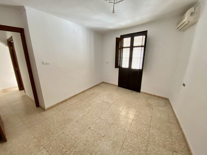 Image No.16-2 Bed Townhouse for sale
