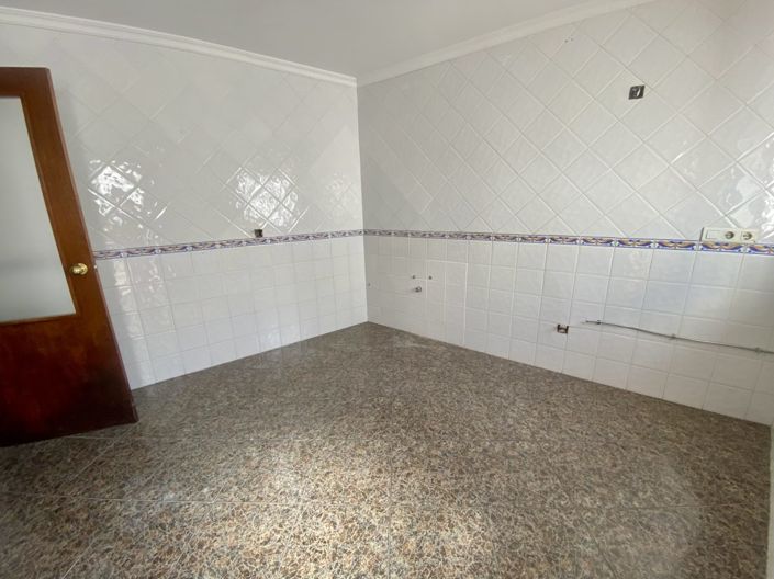 Image No.18-2 Bed Townhouse for sale