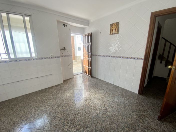 Image No.21-2 Bed Townhouse for sale