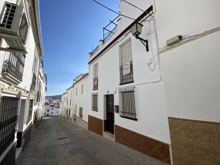 Image No.25-2 Bed Townhouse for sale