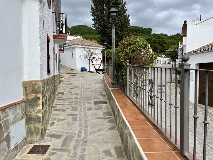 Image No.35-3 Bed Townhouse for sale