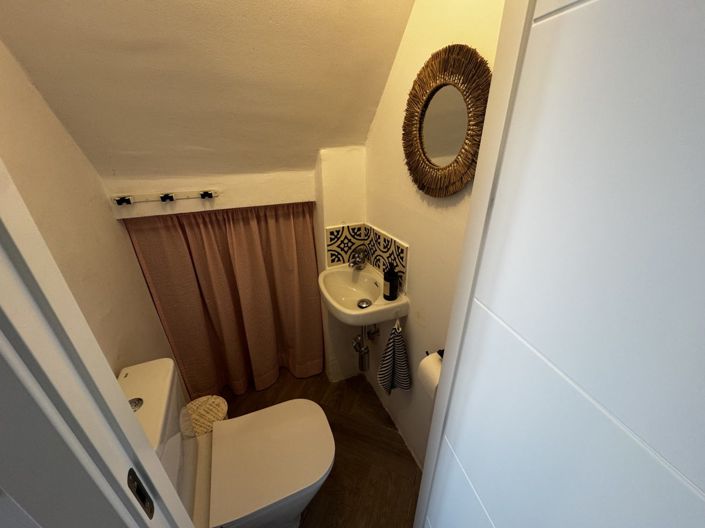 Image No.16-2 Bed Townhouse for sale