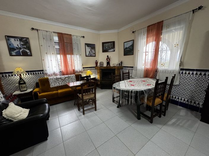 Image No.10-4 Bed Property for sale