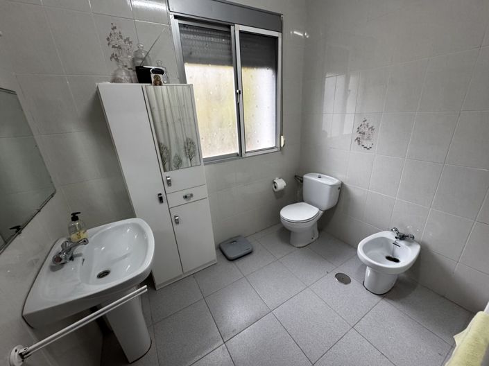 Image No.14-4 Bed Property for sale