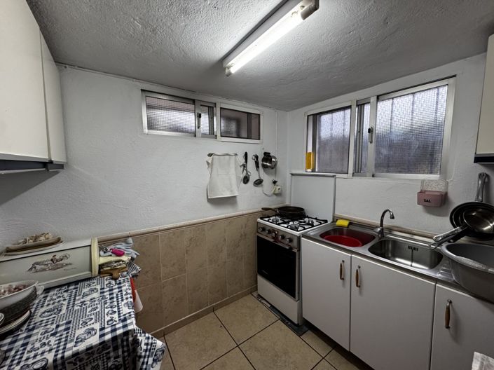 Image No.43-4 Bed Property for sale